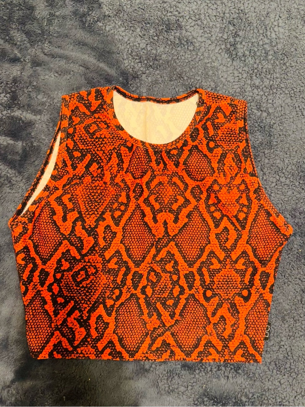 LiCi Fit Cropped Tank in Red Venom - M